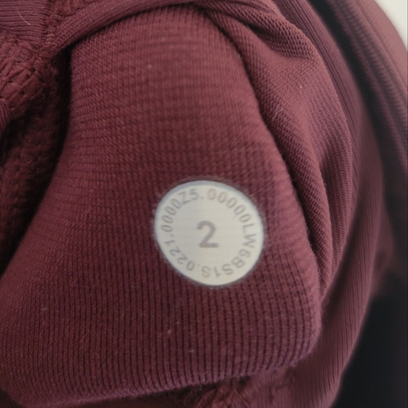 Lululemon Ribbed Contoured High Rise Crop 17"Red Merlot - Picture 4 of 4